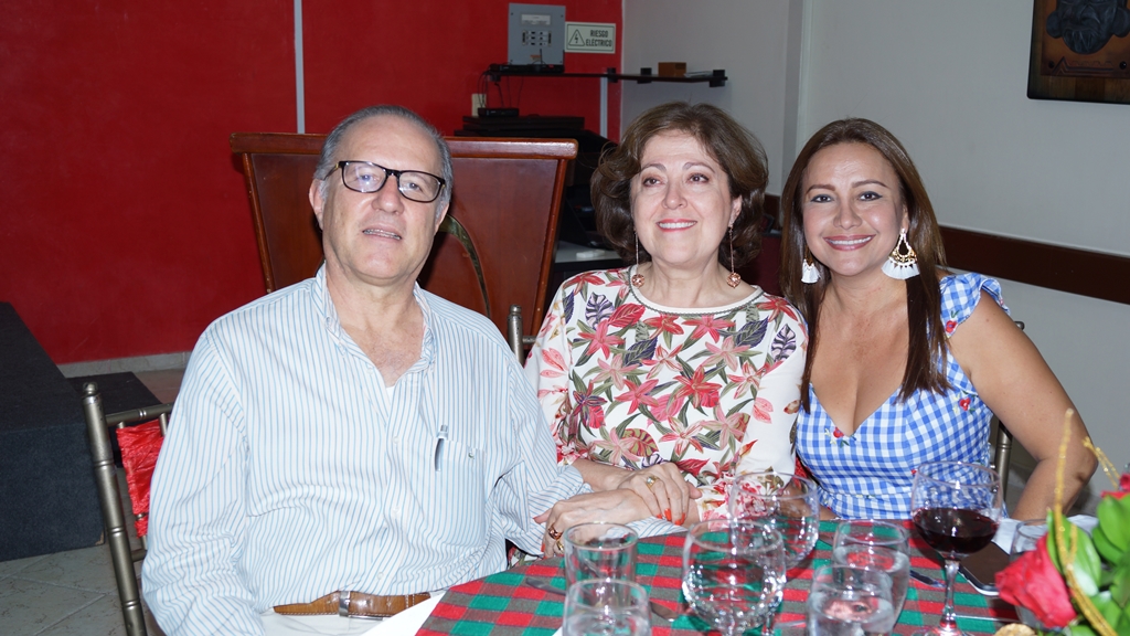 Rodrigo Rivera, Claudia Olave y Tatiana Quintero de Rincón.