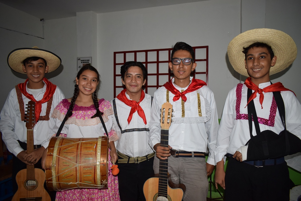 Santiago Suárez, Valentina Pastrana, Juan Pablo Tovar, Juan Felipe Suárez y Sebastián Suárez.