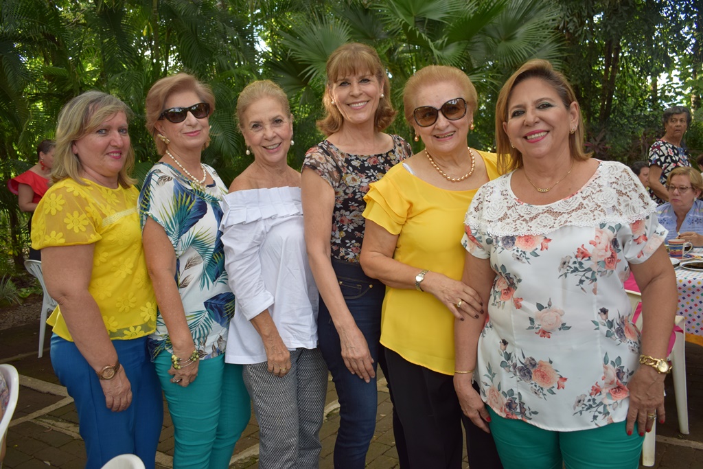 Tita Trujillo, Lucía de Vargas, Mahín de Pérez, Ligia Mora de García y Nancy de Salas.