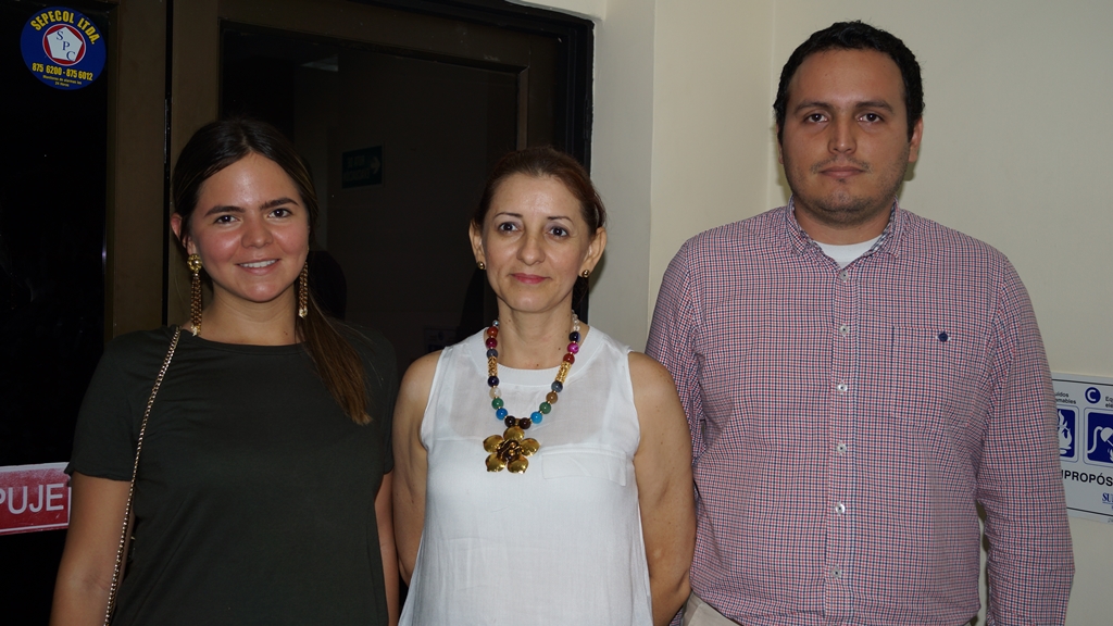 Xiomara Rubiano, Johana González y Jhon Chávarro.