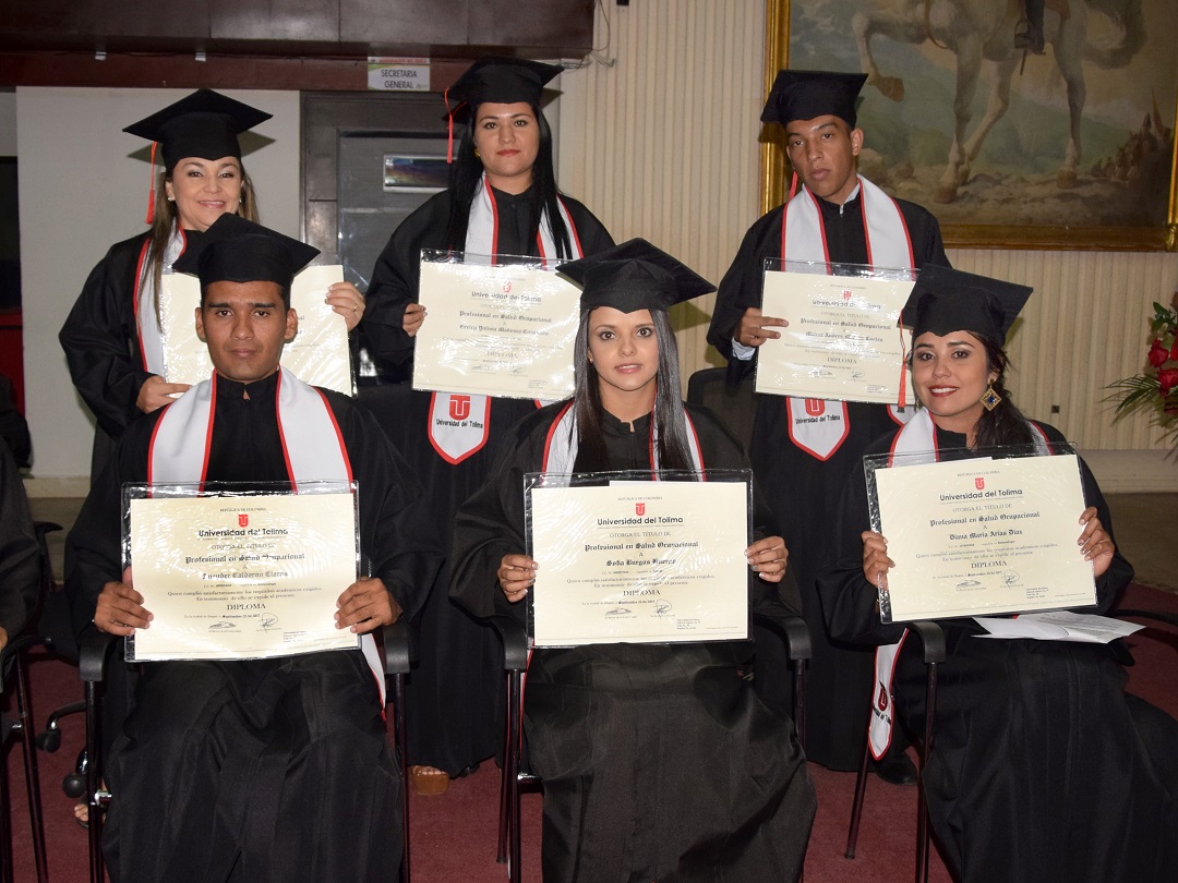 Sentados están Aneyder Calderón, Sofía Burgos y Diana Arias. De pie: Cristina Manrique,  Yolima Mañozca, Andrés Medina.